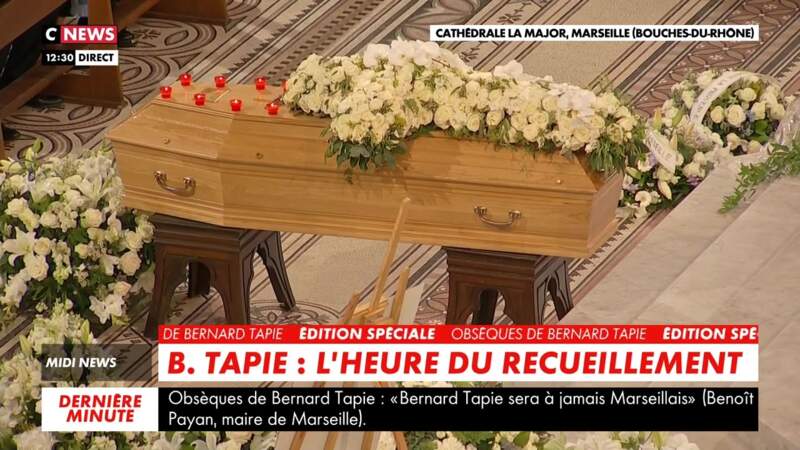 Une minute de silence a été observée pour les obsèques de Bernard Tapie célébrées en la cathédrale de la Major, à Marseille, le 8 octobre 2021.