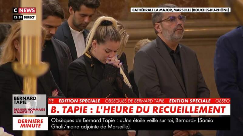 Sophie Tapie s'est montrée très émue lors des obsèques de Bernard Tapie en la cathédrale de la Major, à Marseille, le 8 octobre 2021.