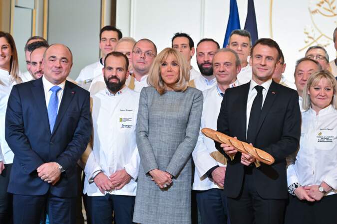 PHOTOS Brigitte Macron Ses Plus Beaux Looks En 2024 Gala   Le President Emmanuel Macron Et Sa Femme Brigitte Macron Fetent L Epiphanie Avec La Traditionnelle Galette Au Palais De L Elysee A Paris 