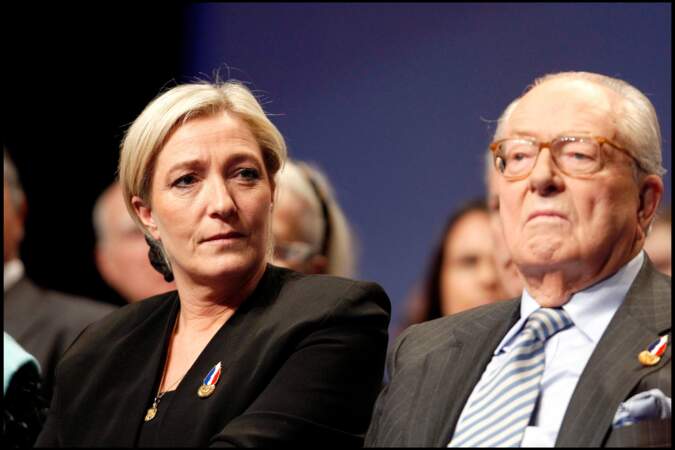 Jean-Marie et Marine Le Pen, toujours assis à côté
