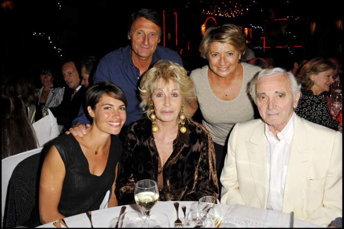 Alessandra Sublet, ses parents, Nicole Sonneville et Charles Aznavour, à Arles, en mai 2010 
