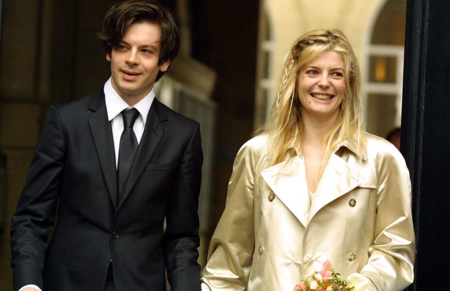 Benjamin Biolay lors de son mariage avec Chiara Mastroianni le 11 mai 2002 à la mairie du sixième arrondissement de Paris