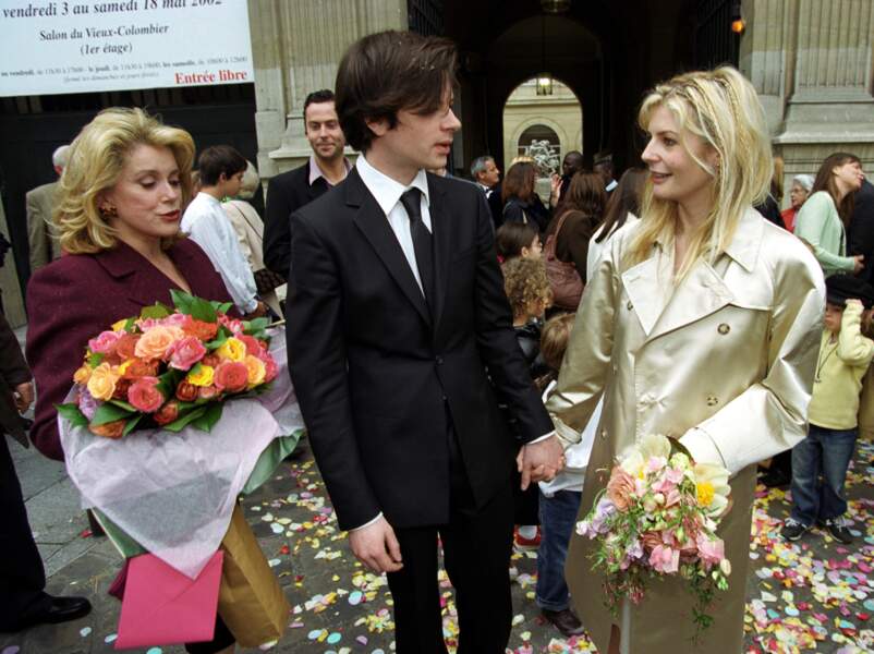Malgré sa séparation avec Chiara Mastroianni, Benjamin Biolay estime que son ex-belle-mère (photographiée à gauche, toujours le 11 mai 2002) est une femme importante de sa vie