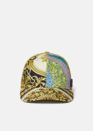Casquette en soie à l’imprimé barocco mosaic, 490€, Versace 