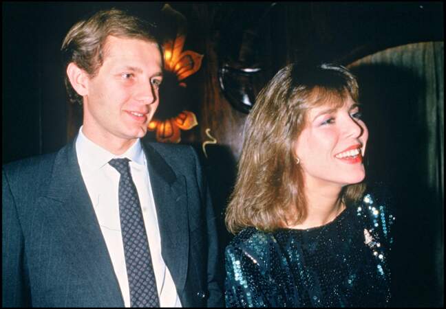 Le 29 décembre 1983 (soit quelques semaines après cette apparition au Cocktail de la maison Vogue à Paris, décembre 1983) Caroline de Monaco s'est remariée avec l'entrepreneur Stefano Casiraghi