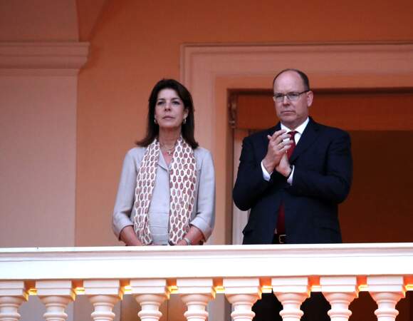 Caroline de Monaco et son frère, le prince Albert (ici sur la Place du Palais le 23 juin 2015), sont les aînés de Stéphanie de Monaco