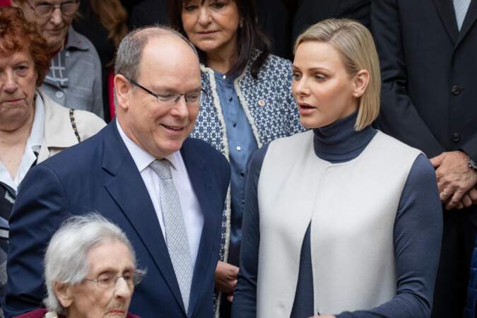 Charlène de Monaco et le prince Albert au bureau de la Croix-Rouge monégasque le 15 novembre 2019