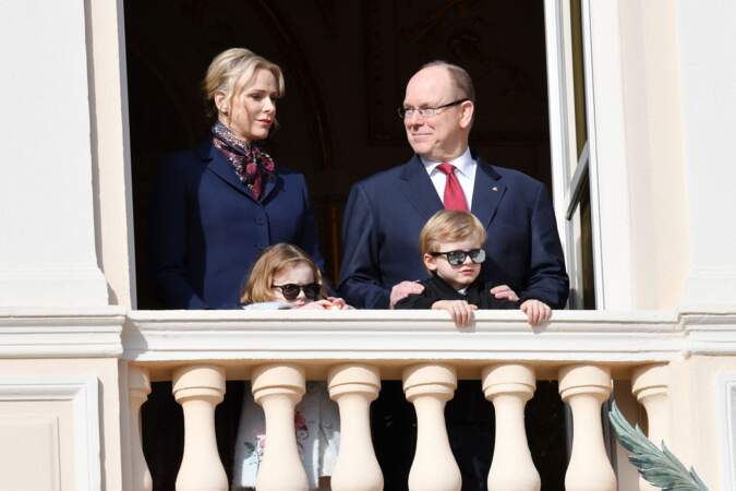 Charlène de Monaco et le prince Albert sur le balcon du palais princier le 27 janvier 2020