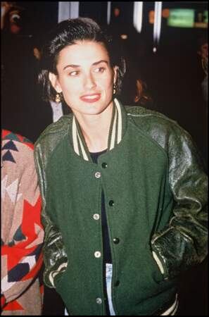 Demi Moore, rebelle, en 1990, lors d'une soirée à Hollywwod. Sort la même année le film qui va la révéler, Ghost. Elle a 28 ans.