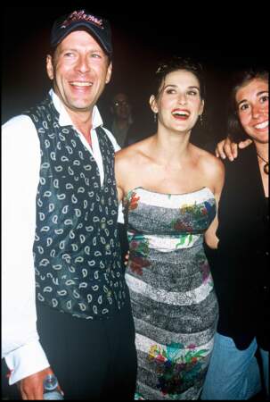 En 1994, Demi Moore apparaît complice avec Bruce Willis, lors de l'ouverture du Planet Hollywood, à Las Vegas. Le couple s'est marié à la fin des années 1980 et a eu trois filles. Ils se séparent en 1998 et divorcent en 2000. 