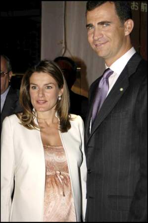 Le prince Felipe et la princesse Letizia, enceinte, assistent à l'exposition des chaussures espagnoles