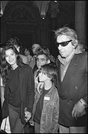 Charlotte Gainsbourg, Serge Gainsbourg et Bambou en avril 1982 à la Nuit de la chanson
