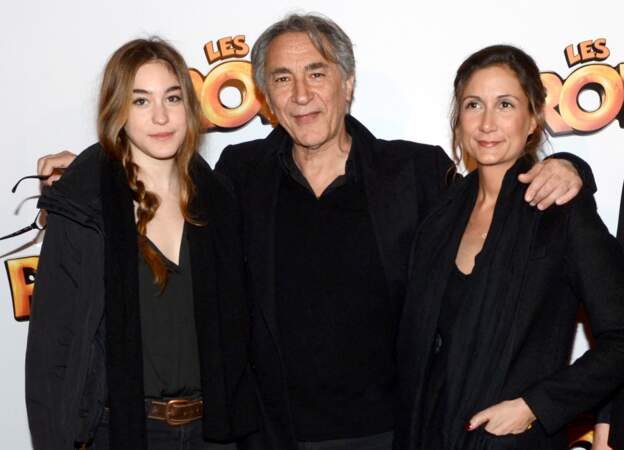 Richard Berry aux côtés de ses filles Joséphine Berry et Coline Berry à la première du film "Les Profs" en 2013
