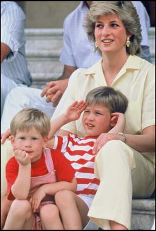 La princesse Diana, le prince William et le prince Harry à Majorque le 8 août 1987