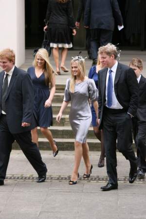 Le comte Charles Spencer et ses filles jumelles Lady Eliza et Lady Amelia le 31 août 2007, pour une cérémonie d'hommage à Lady Diana.