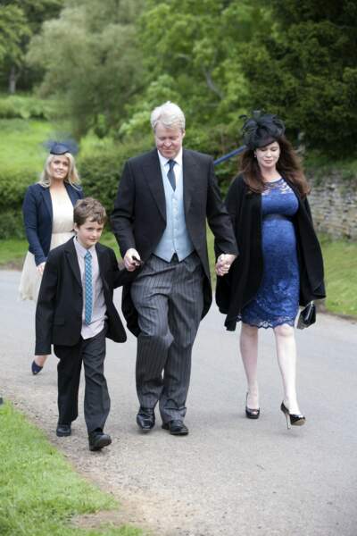 Charles Spencer avec son fils (à gauche) Edmund Spencer et sa troisième épouse Karen (mère de sa fille cadette Charlotte, 8 ans). Ci-dessus au mariage de Emily McCorquodale le 9 juin 2012