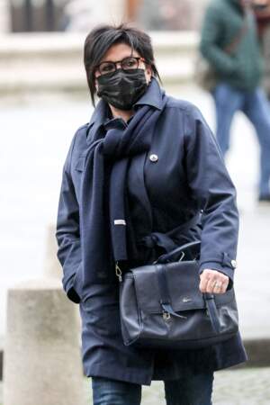C'est le visage masqué que Liane Foly a été photographiée devant l'église Saint-Sulpice, à Paris, ce mardi 9 février.