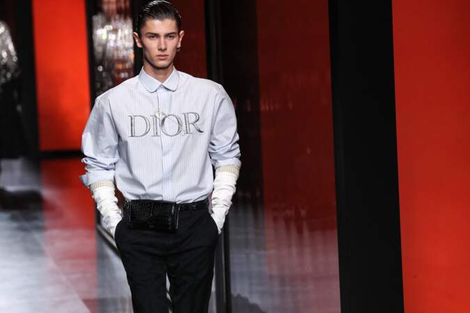 Mannequin professionnel en parallèle de ses études, Nikolai de Danemark, fils aîné du prince Joachim, avait déjà porté les créations de Kim Jones pour Dior Homme, en janvier 2020.
