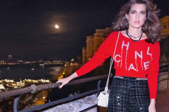La campagne de la collection de prêt-à-porter printemps-été 2021 de Chanel a été shootée à Monaco et notamment à la Vigie, ancienne demeure de Karl Lagerfeld... et lieu des festivités du mariage de Charlotte Casiraghi et Dimitri Rassam.