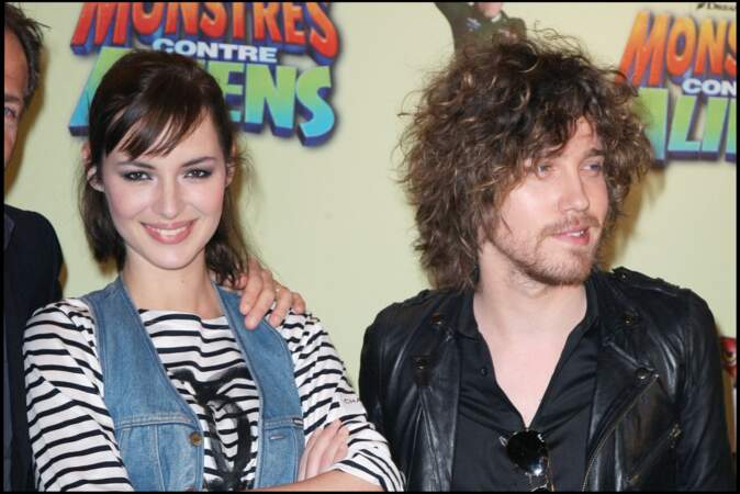 Louise Bourgoin et Julien Doré, lors du photocall du film "Monstres contre Aliens", à Paris, en mars 2009.