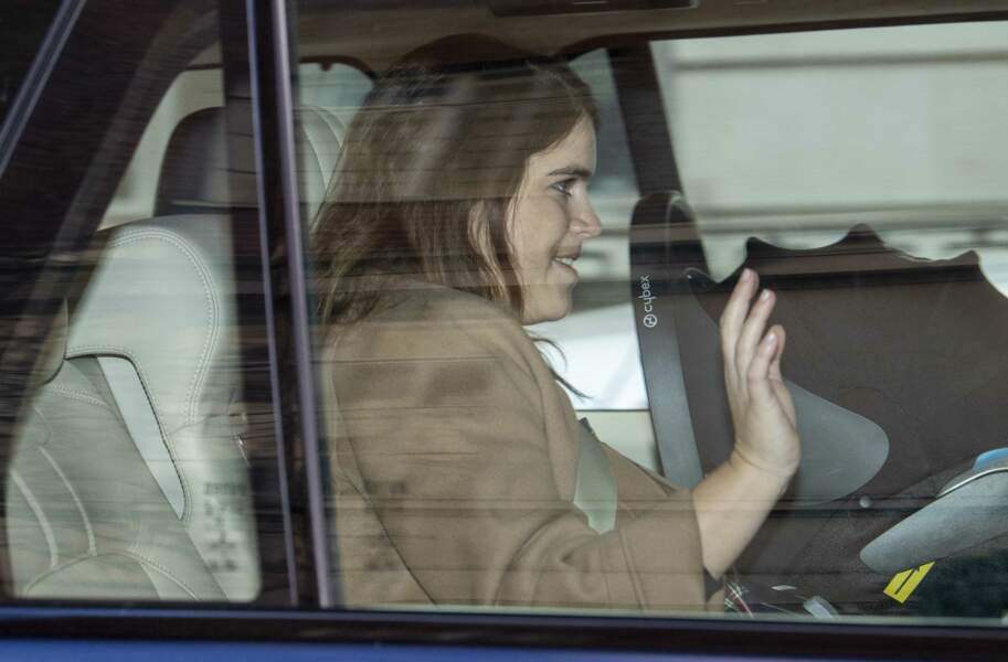 La princesse Eugénie a quitté l'hôpital de Portland avec son fils 