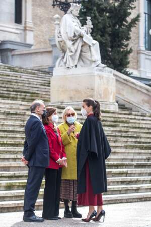 Pour célébrer le 200ème anniversaire de la naissance de Concepción Arenal, la reine Letizia d'Espagne s'est rendue à une rétrospective sur la poète espagnole, ce 16 février 2021.