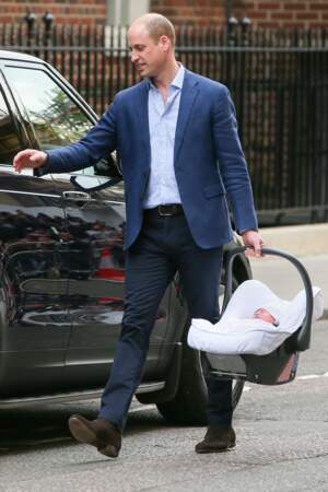 Le prince William à l'hôpital St Marys après la naissance de son troisième enfant, le prince Louis.