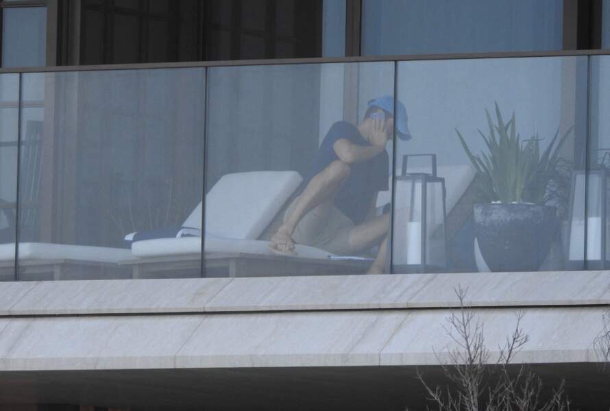 Jared Kushner se détend sur le balcon de son domicile à Miami