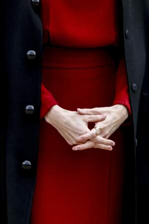 La reine Letizia d'Espagne a revêtu une robe rouge pour sa visite de l'exposition "Concepción Arenal, la passion humaniste", à Madrid, ce 16 février.