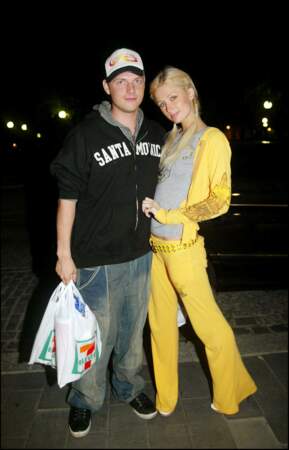 Paris Hilton et Nick Carter, en vacances à Stockholm, en juillet 2004.