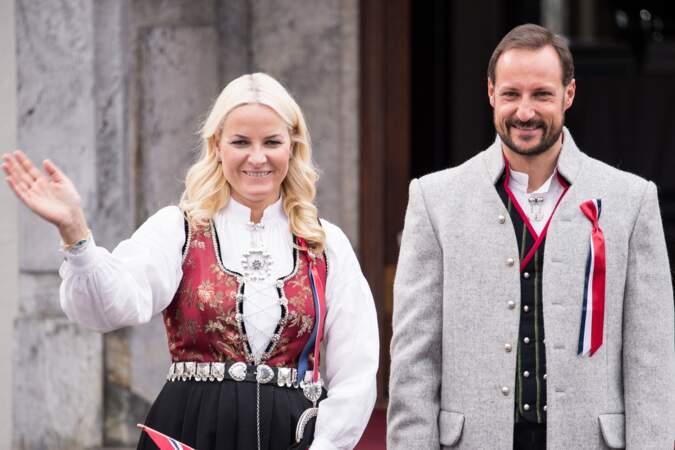 Le prince Haakon et la princesse Mette-Marit célèbrent la fête nationale depuis leur résidence de Skaugum le 17 mai 2013