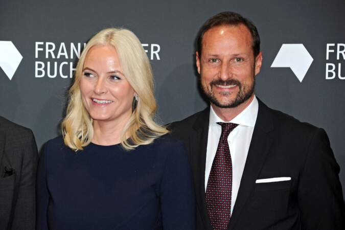 Le prince Haakon et la princesse Mette-Marit de Norvège au salon du livre de Francfort le 15 octobre 2019.