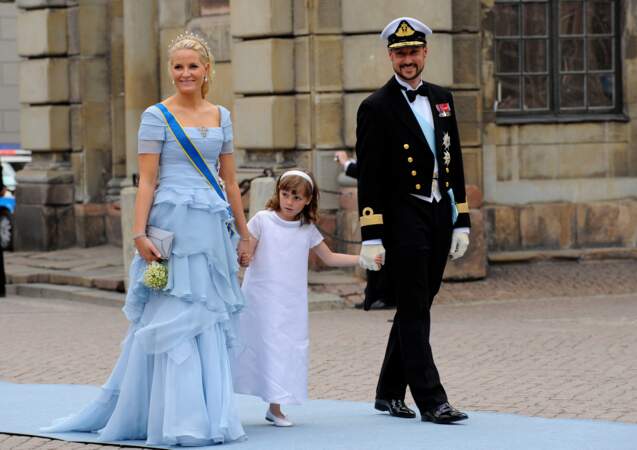 Mette Marit, Haakon de Norvège et leur fille, la princesse Ingrid Alexandra, au mariage de la princesse Victoria de Suède et de Daniel Westling à Stockholm 