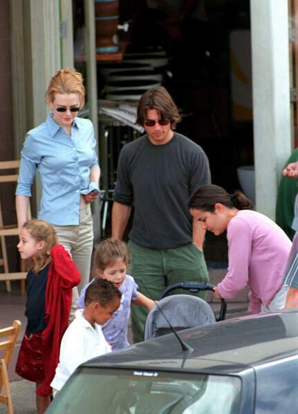 Tom Cruise et Nicole Kidman en 1999 à Sydney avec leurs enfants Isabella et Connor