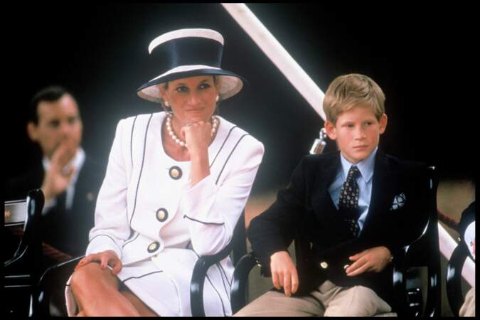 La princesse Diana et le prince Harry pour le 50e anniversaire de la victoire des alliés en 1995