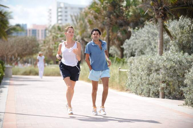 Lors de leurs vacances à Miami, en 2009, Mélissa Theuriau et Jamel Debbouze ont également pris le temps d'entretenir leur silhouette en s'offrant un petit footing. 