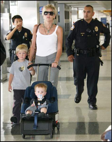 Sharon Stone et ses enfants de retour de vacances 