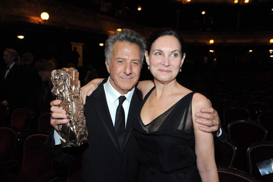 Dustin Hoffman ert son épouse Liza, en 2009 aux César