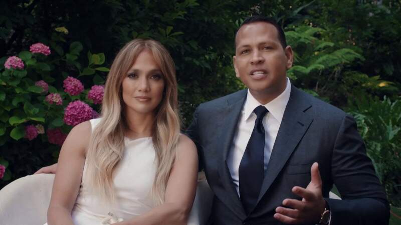 Jennifer Lopez et son fiancé Alex Rodriguez félicitent et encouragent les lauréats de la promotion 2020 à Los Angeles