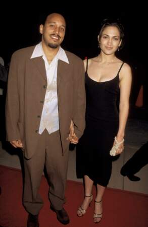 Jennifer Lopez et David Cruz en 1995, lors de l'avant-première du film My Family, quelques temp avant leur séparation.