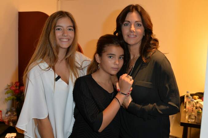 Cristiana Reali et ses filles Toscane et Elisa dans les coulisses de Vivement Dimanche, le 24 septembre 2014