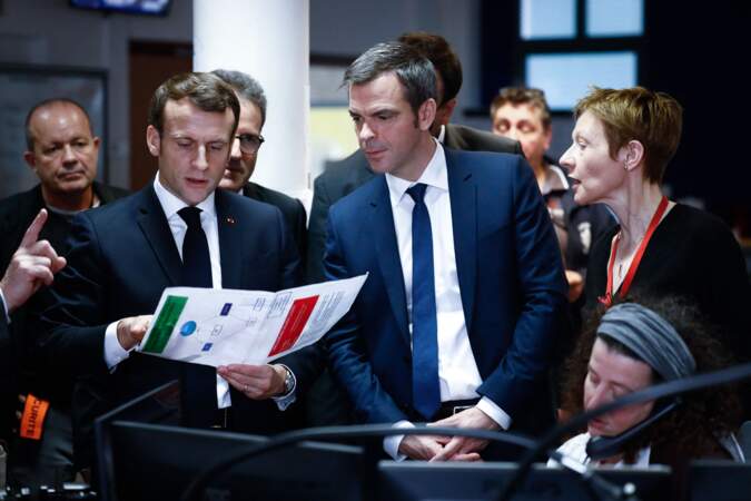 Emmanuel Macron et Olivier Veran à Paris, le 10 mars 2020