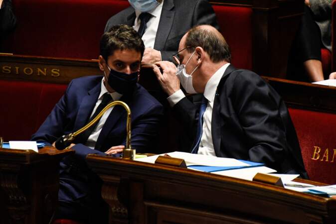 Gabriel Attal et Jean Castex, lors des traditionnelles questions au gouvernement à l'Assemblée Nationale, à Paris, le 26 janvier 2021.