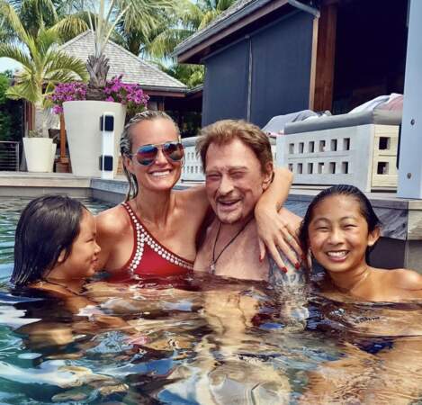 Laeticia, Johnny avec leurs filles Jade et Joy en vacances. Le 23 août 2017.