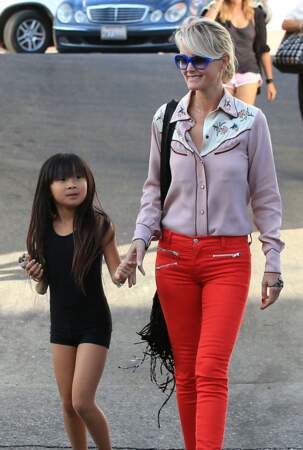 Laeticia Hallyday fait du shopping avec leurs filles Jade et Joy à Pacific Palisades, le 27 Septembre 2012.