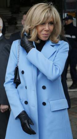 Brigitte Macron en bleu pervenche, une de ses couleurs fétiches le 15 mars 2020 au Touquet.