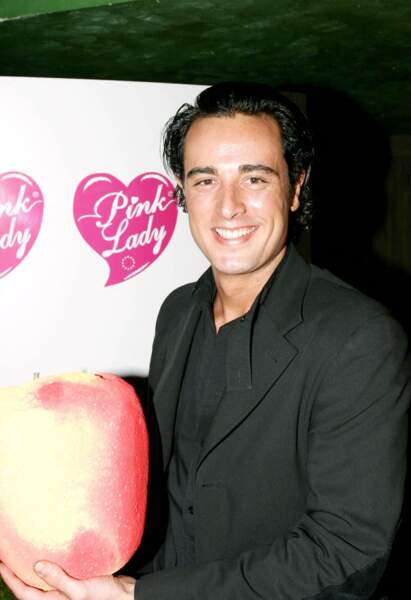 Romain (Loft Story 2) lors de la soirée Pink Lady, à l'Etoile, à Paris, le 3 juin 2004.