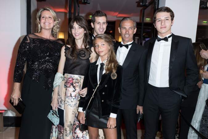 Paul Belmondo et sa famille à la 42ème cérémonie des César à la salle Pleyel à Paris le 24 février 2017