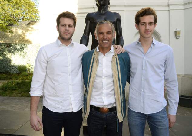 Paul Belmondo et ses fils Alessandro et Victor à Boulogne-Billancourt le 13 avril 2015