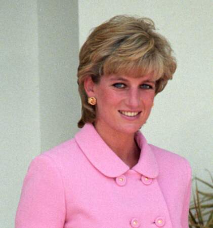 La princesse Diana et sa fameuse coupe courte au brushing époustouflant.